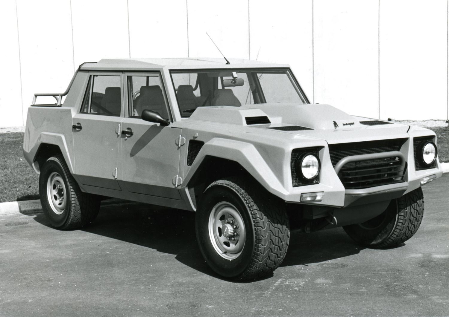 LAMBORGHINI LM002