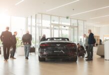 BENTLEY OPENS ITS CREWE VISITOR CENTRE TO THE PUBLIC WITH HOSTED TOURS BENTLEY OPENS ITS CREWE VISITOR CENTRE TO THE PUBLIC WITH HOSTED TOURS