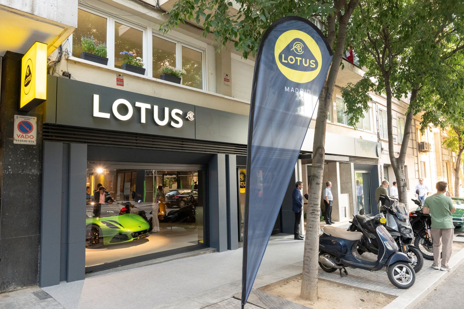 LOTUS INAUGURA CONCESIONARIO EN MADRID 