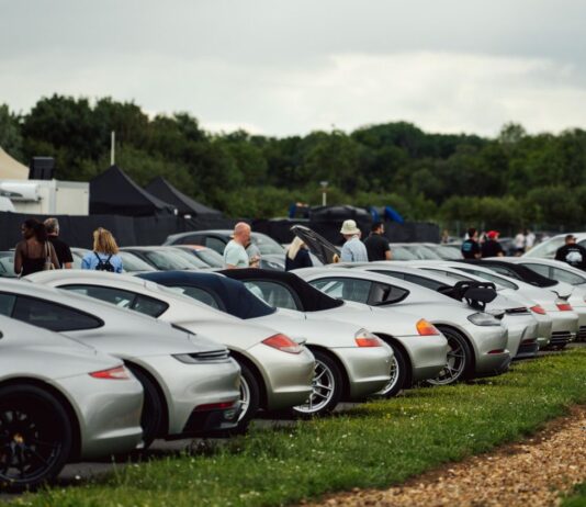PORSCHE CELEBRA SUS 75 AÑOS EN EL REINO UNIDO PORSCHE CELEBRA SUS 75 AÑOS EN EL REINO UNIDO