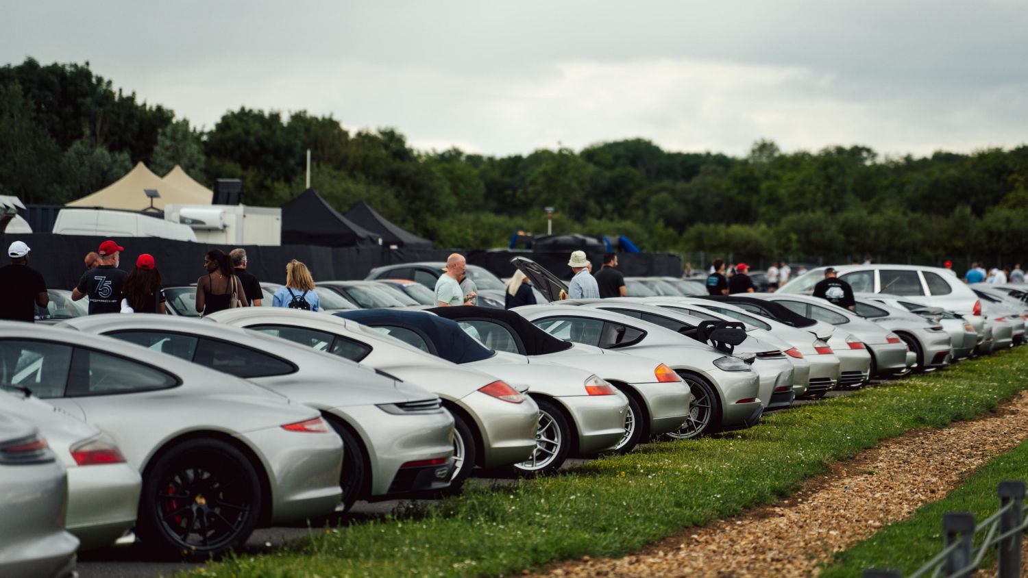 PORSCHE CELEBRA SUS 75 AÑOS EN EL REINO UNIDO