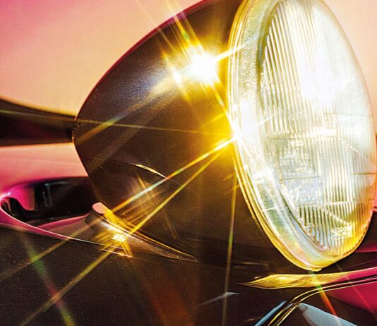 UN ICONO LUMINOSO DE SU ÉPOCA: EL FARO RETRÁCTIL DE PORSCHE FARO RETRÁCTIL DEL PORSCHE 928