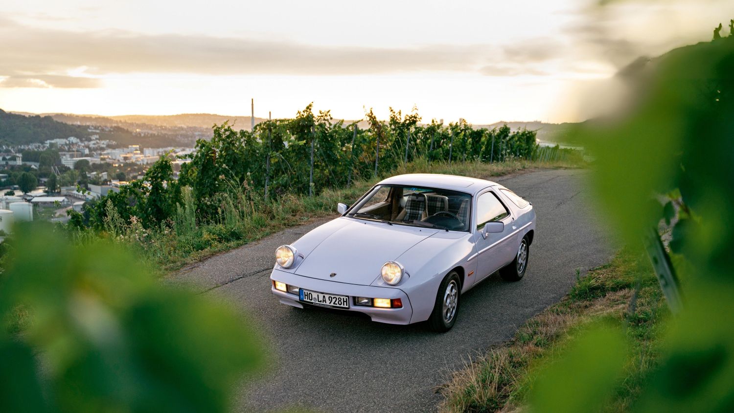 PORSCHE 928
