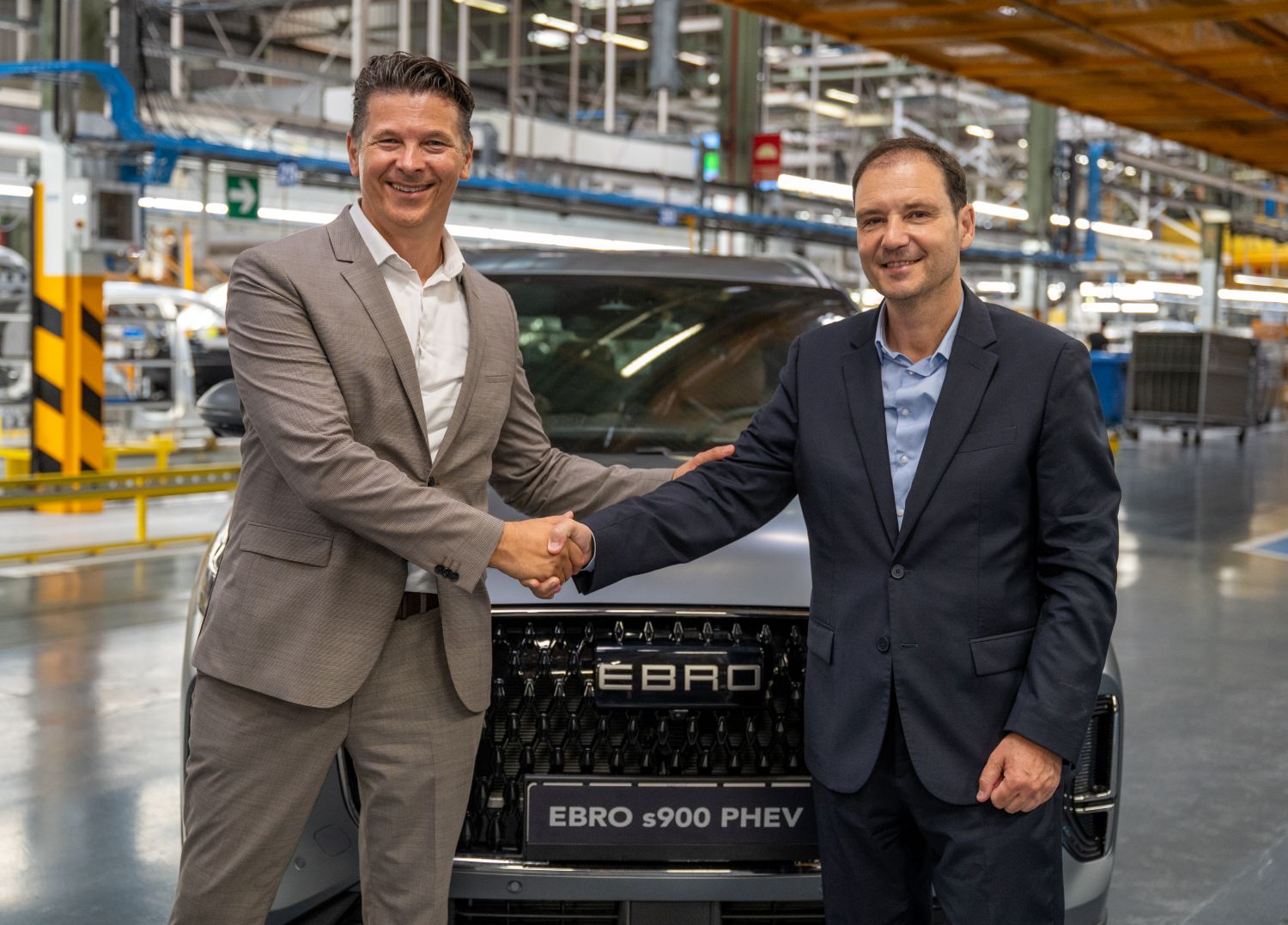 ALEN VUKSAN-ĆUSA, CEO DE AUTO HRVATSKA Y RAFAEL RUIZ, PRESIDENTE DE EBRO MOTORS GROUP