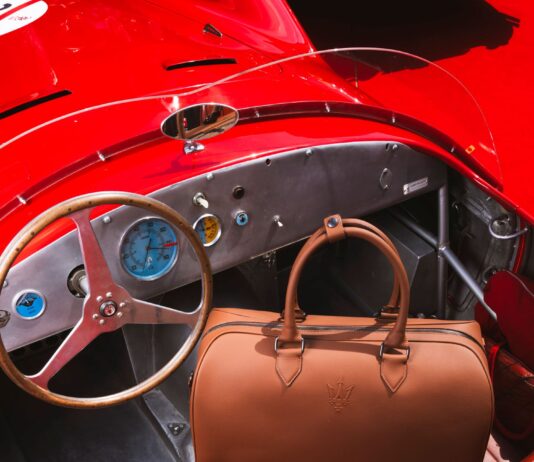MASERATI Y POLTRONA FRAU IN MOTION PRESENTAN: BOLSA MASERATI WEEKEND BAG MASERATI Y POLTRONA FRAU IN MOTION PRESENTAN: BOLSA MASERATI WEEKEND BAG