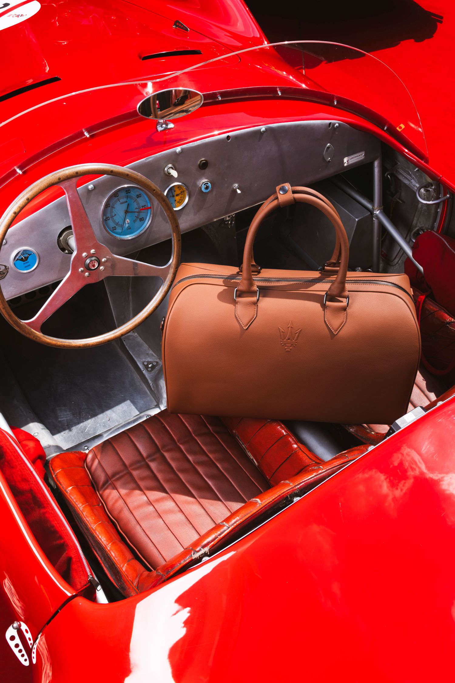 MASERATI Y POLTRONA FRAU IN MOTION PRESENTAN: BOLSA MASERATI WEEKEND BAG