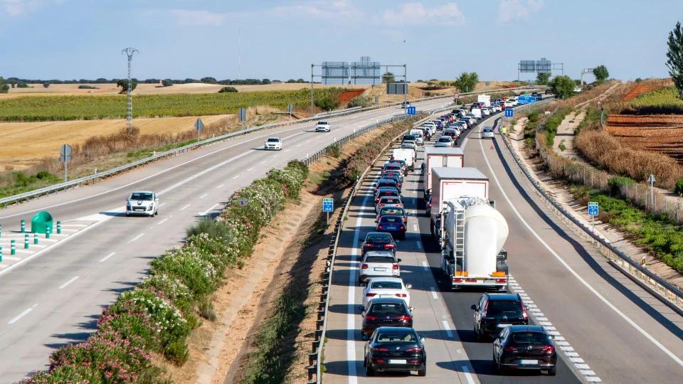 LA FUNDACIÓN RACE RECUERDA QUE LA PLANIFICACIÓN Y LA RESPONSABILIDAD AL VOLANTE SON CLAVES PARA AFRONTAR CON SEGURIDAD EL VERANO 2026