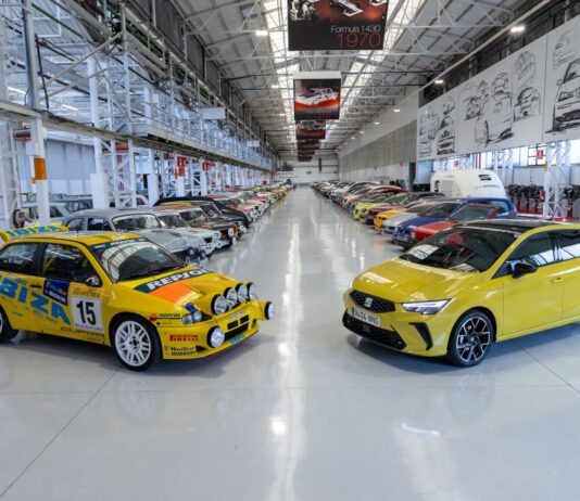 LA NAVE A-122 DE SEAT CRECE PARA GUARDAR MÁS MEMORIA DE ESPAÑA SEAT COCHES HISTÓRICOS