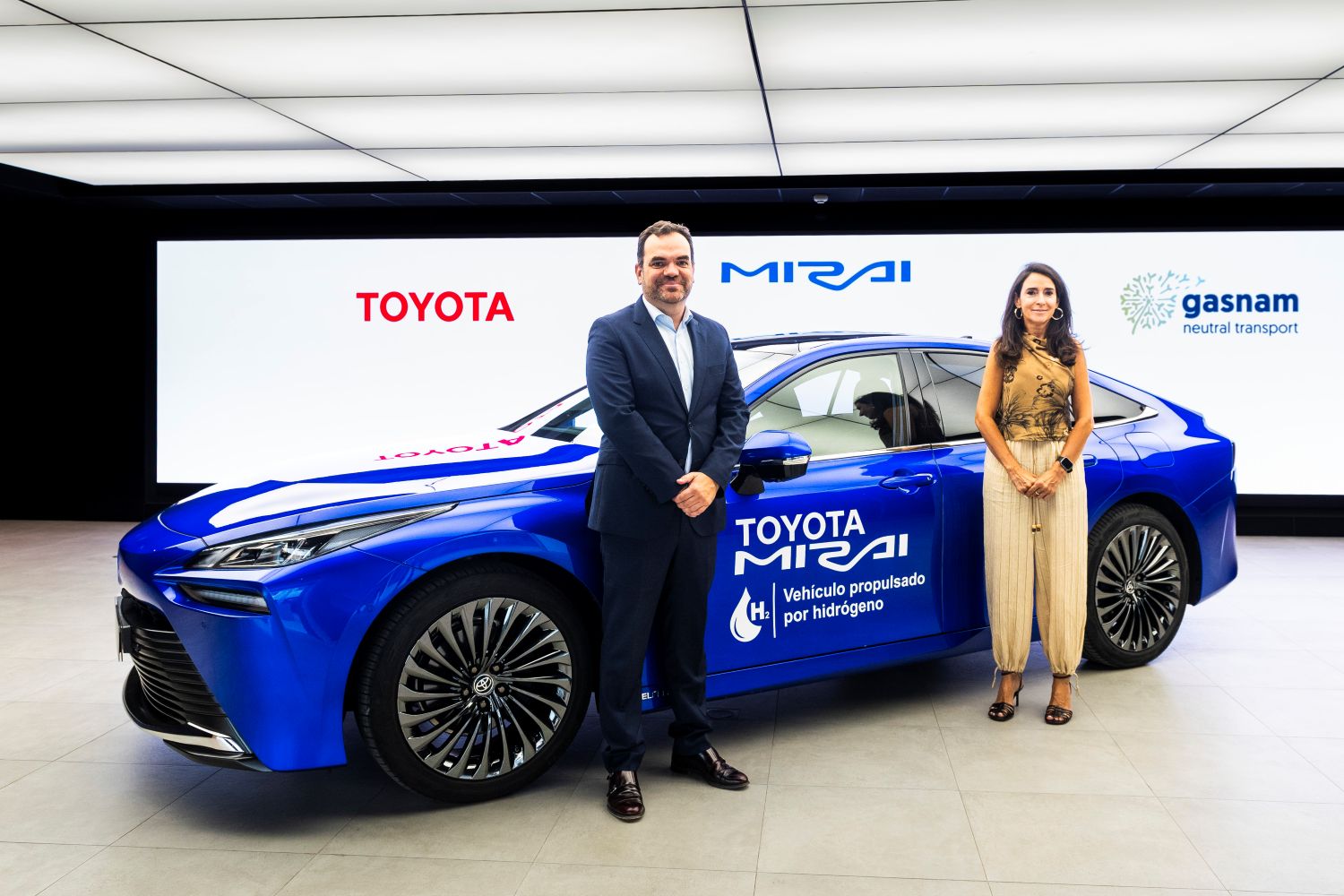 TOYOTA ESPAÑA Y GASNAM IMPULSAN EL HIDRÓGENO CON LA ENTREGA DE UN MIRAI