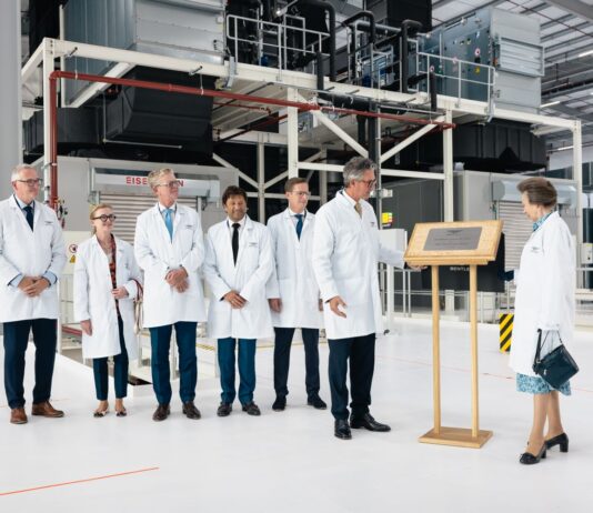HER ROYAL HIGHNESS THE PRINCESS ROYAL OFFICIALLY OPENS BENTLEY MOTORS’ NEW STATE-OF-THE-ART PAINT SHOP HER ROYAL HIGHNESS THE PRINCESS ROYAL OFFICIALLY OPENS BENTLEY MOTORS’ NEW STATE-OF-THE-ART PAINT SHOP