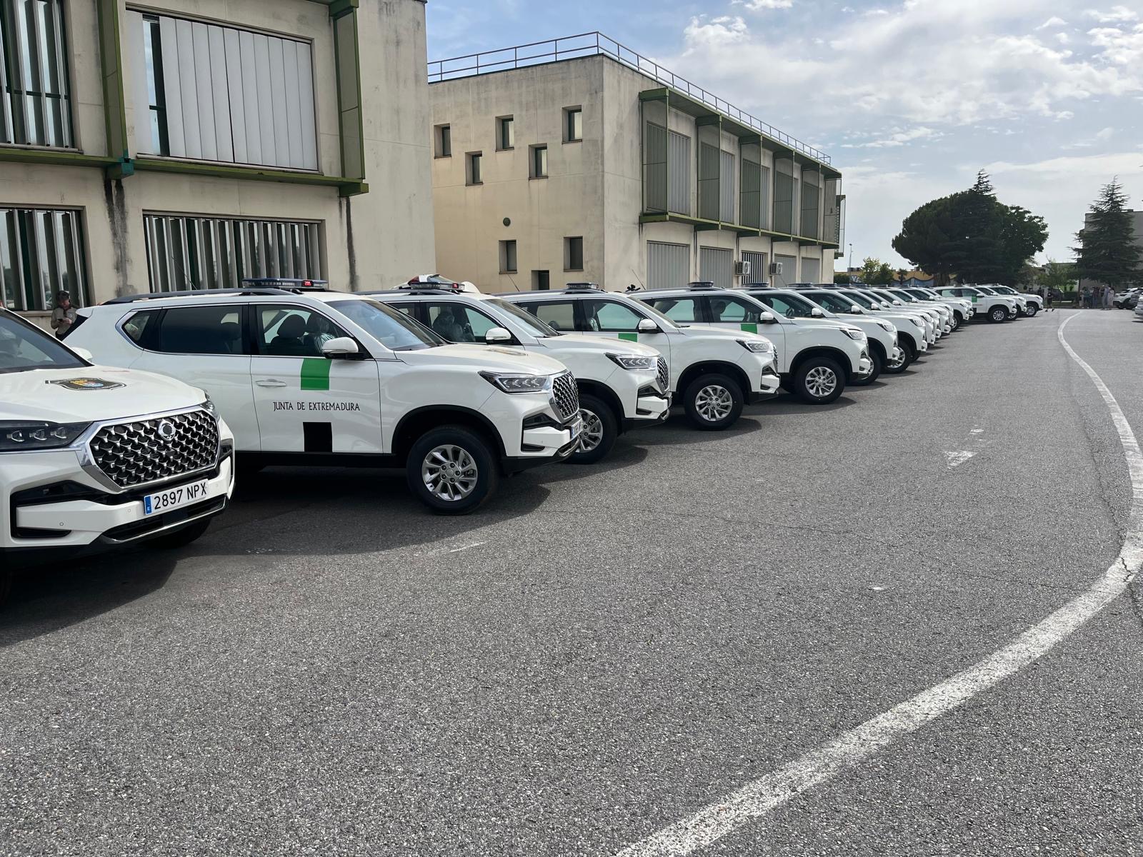 KGM ENTREGA UNA FLOTA DE 28 REXTON A LA JUNTA DE EXTREMADURA PARA REFORZAR EL TRABAJO DE LOS AGENTES DEL MEDIO NATURAL