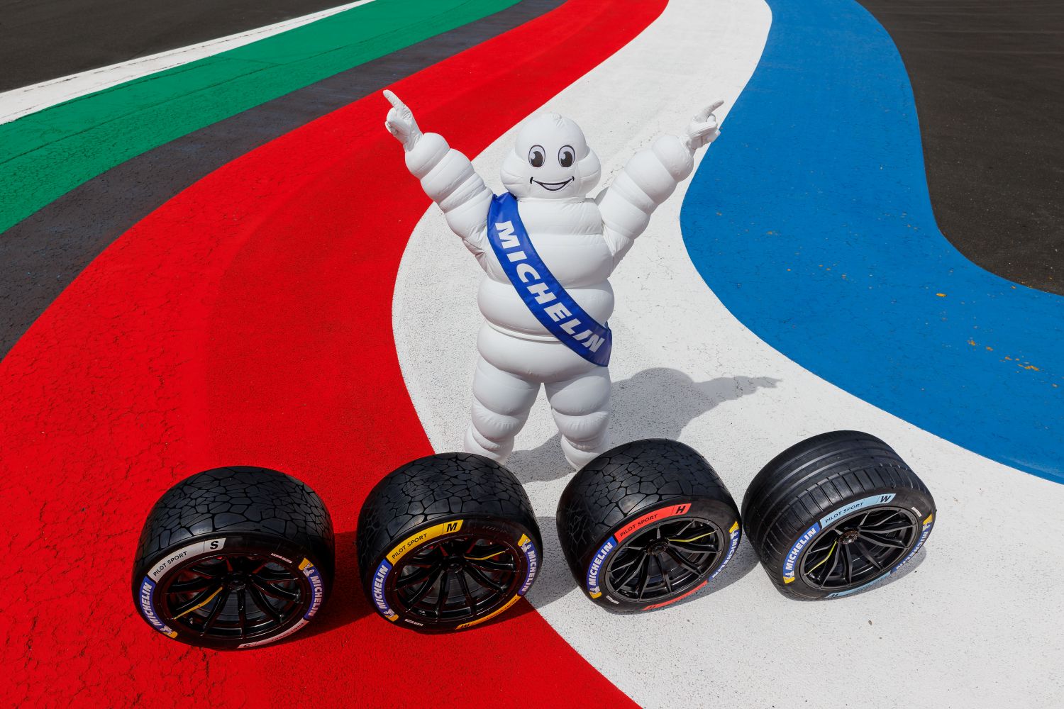 MICHELIN PROVEERÁ NEUMÁTICOS PARA LA CATEGORÍA HYPERCAR DEL CAMPEONATO DEL MUNDO DE RESISTENCIA DE LA FIA (FIA WEC) HASTA 2032