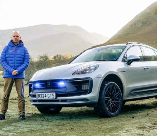 SALVAR VIDAS SOBRE CUATRO RUEDAS: EL DOCTOR JOHN FERRIS Y SU PORSCHE MACAN GTS EL DOCTOR JOHN FERRIS Y SU PORSCHE MACAN GTS
