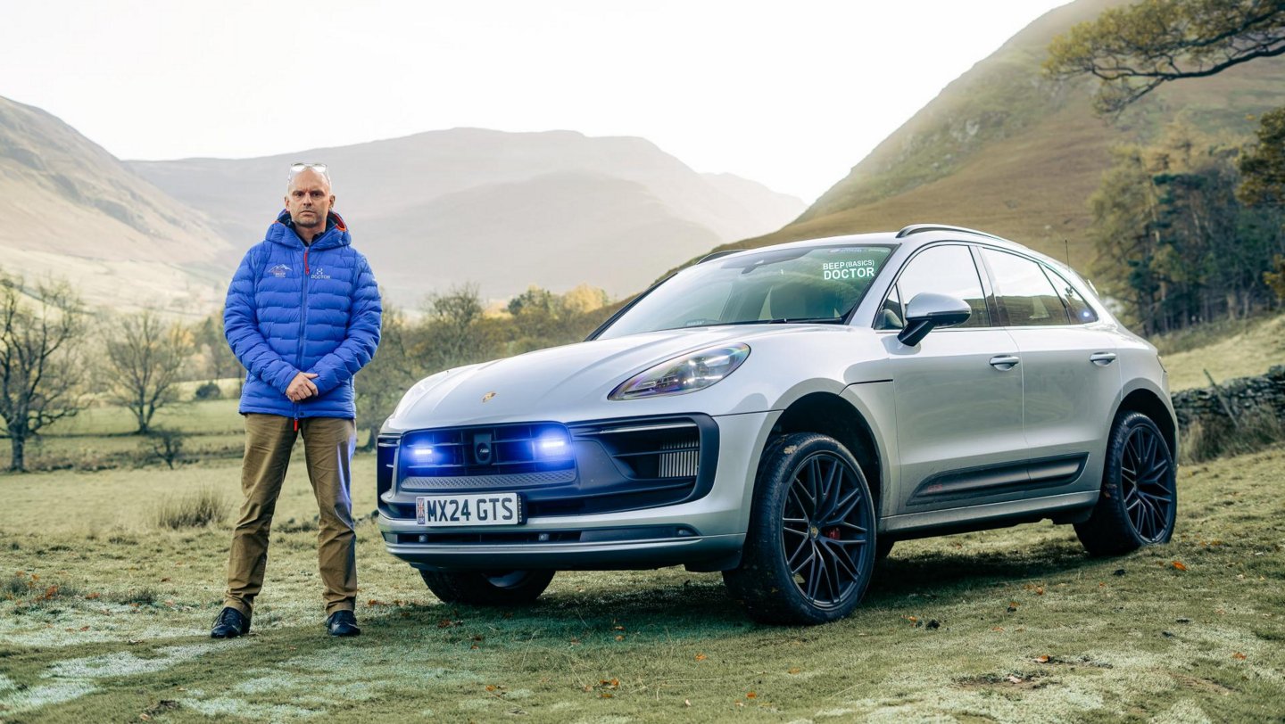 EL DOCTOR JOHN FERRIS Y SU PORSCHE MACAN GTS