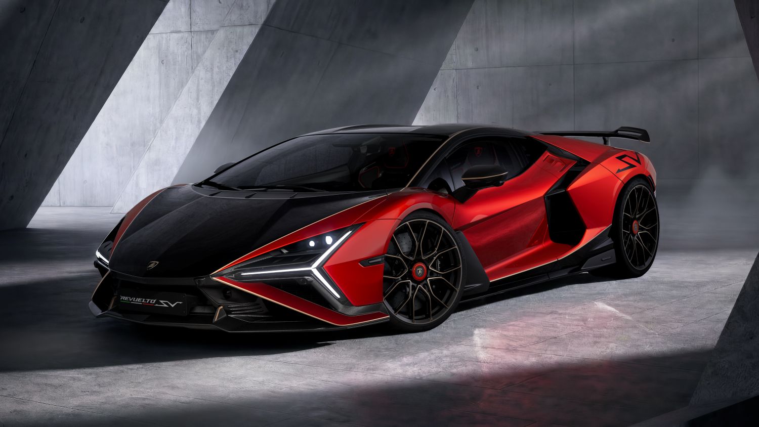 LAMBORGHINI REVUELTO SV