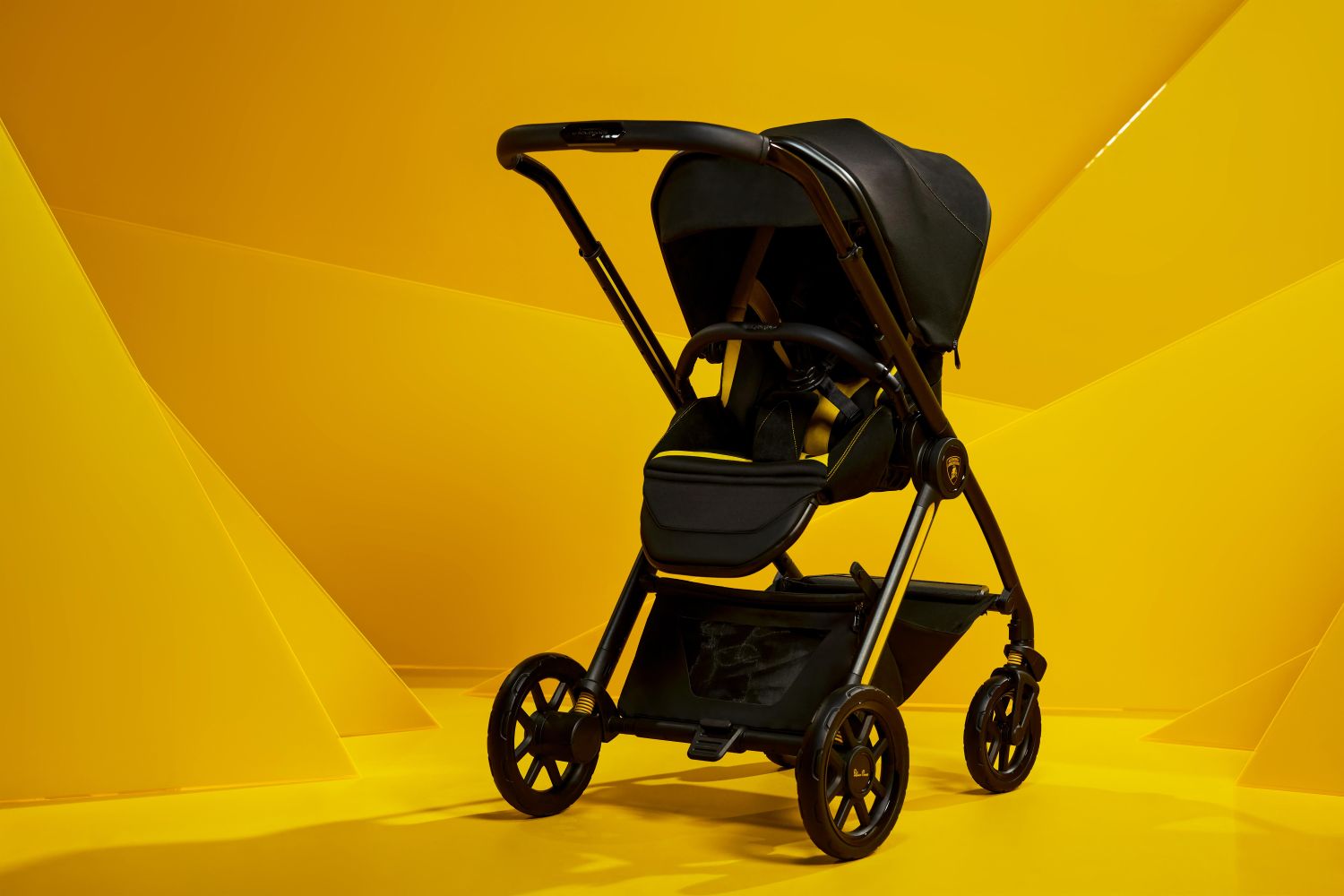 AUTOMOBILI LAMBORGHINI Y SILVER CROSS PRESENTAN REEF AL GIALLO