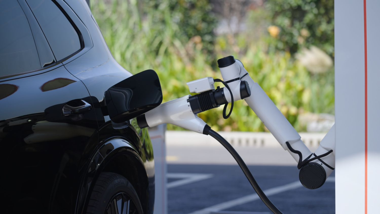 GEELY AUTO GROUP PRESENTA GEELY SMART CHARGING, NUEVA TECNOLOGÍA DE CARGA ULTRARRÁPIDA CON IA