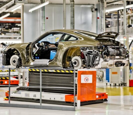 TERMINACIÓN ARTESANAL: ASÍ COBRA VIDA EL GT3 BERGSPORT EN ZUFFENHAUSEN PORSCHE GT3 BERGSPORT